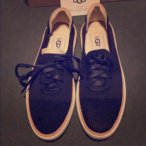 NWT Ugg Pinkett Shoes - Picture 4 of 8